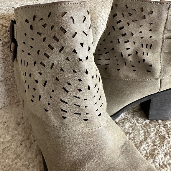 Laura Scott Boots - Picture 3 of 6